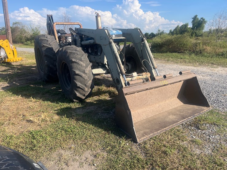 new-holland-8010-image-4