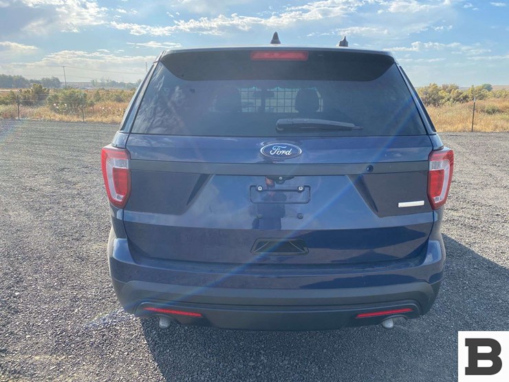 2016-ford-explorer-image-5