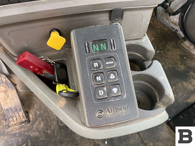 2017-kenworth-t880-image-55