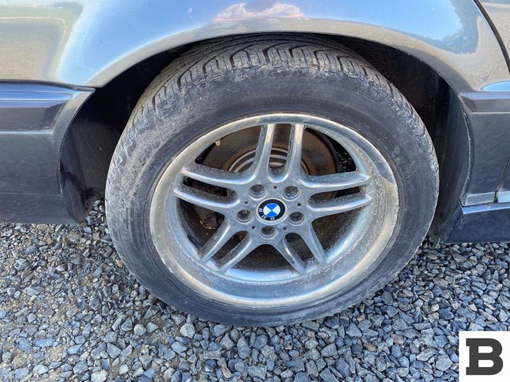 2001-bmw-740-sedan-image-19