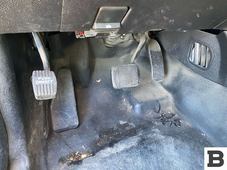 2017-ford-explorer-image-23