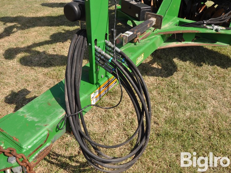 2015-john-deere-2623vt-image-10