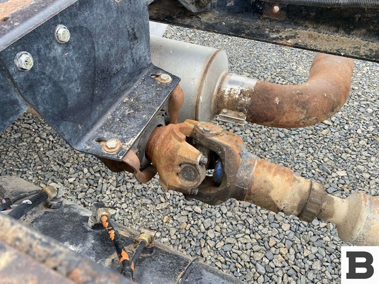 2003-peterbilt-330-image-11