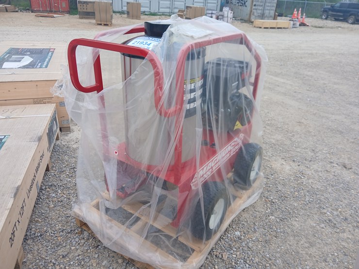 #21945-•-2025-magnum-4000-series-gold-hot-pressure-washer-image-8