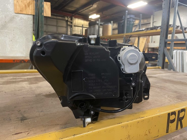 #8606-•-lincoln-suv-headlights-(pr12)-image-8