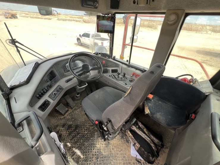 2021-volvo-a60h-image-32