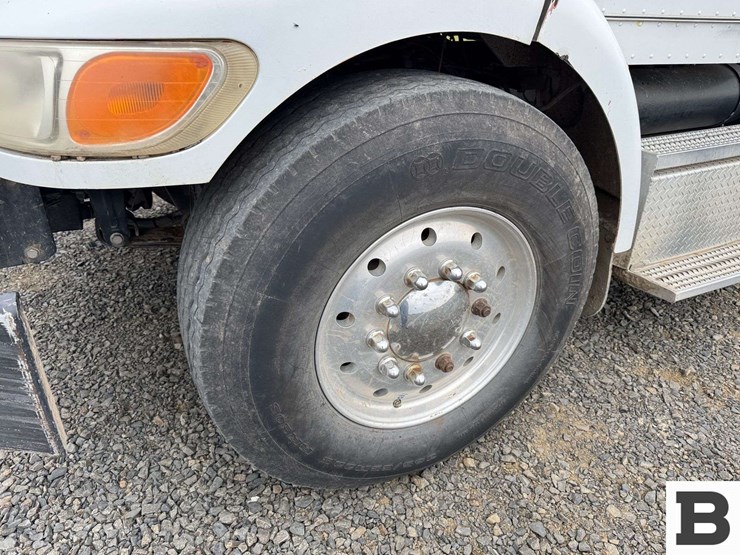 2013-peterbilt-348-image-9