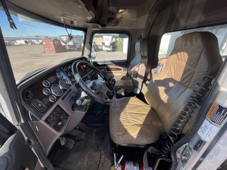 2018-peterbilt-367-image-35