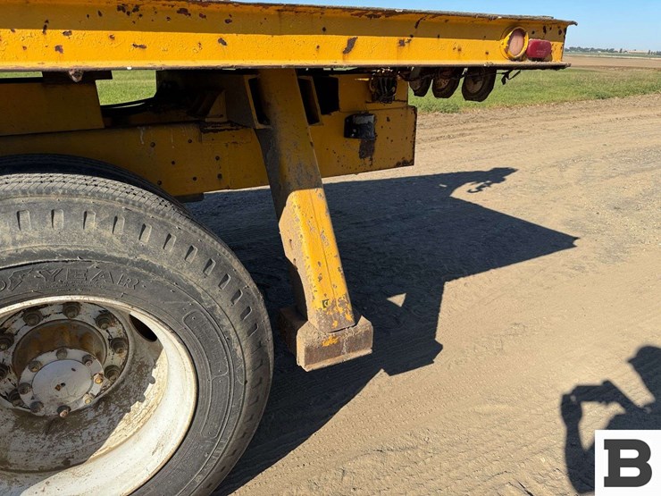 1969-mack-boom-truck-image-26