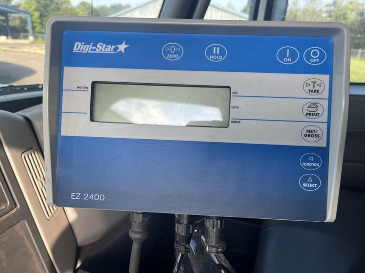 2011-international-7600-image-120