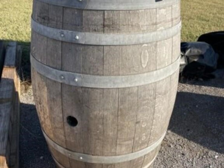 wood-whiskey-barrel-image-1