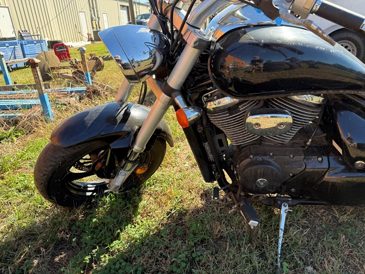 #100-•-#238-•-suzuki-motorcycle-image-3