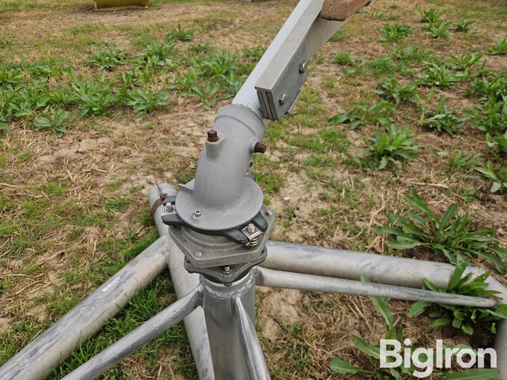 big-gun-irrigation-sprinkler-on-aluminum-stand-image-12