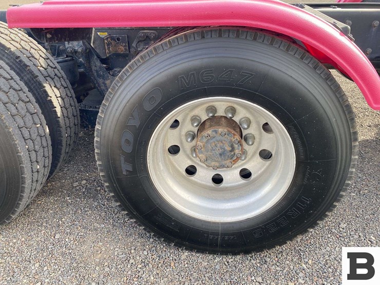 2013-kenworth-t800-image-39