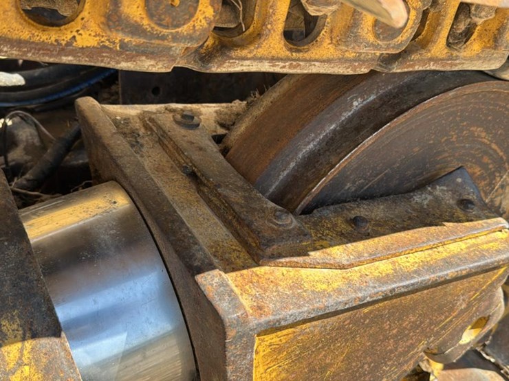 caterpillar-d4h-image-35