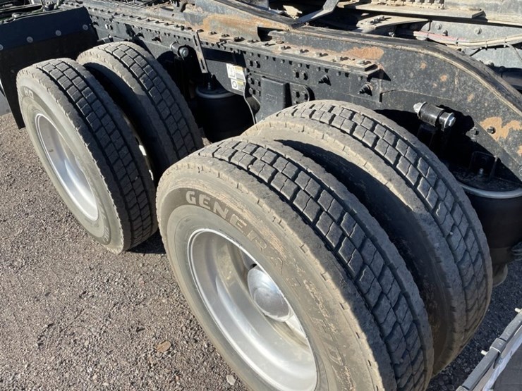 2018-peterbilt-367-image-13