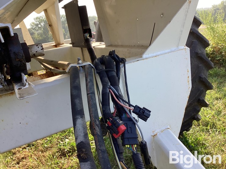 dalton-800-pull-type-row-crop-fertilizer-spreader-image-16