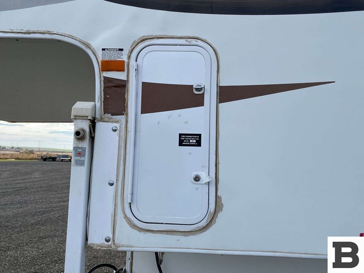 2013-natcoa-adventurer-alp-truck-camper-image-10