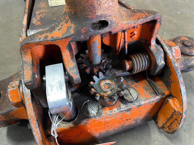 #8517-•-(2)-ton-trv-lift-floor-jack-(cw)-image-6