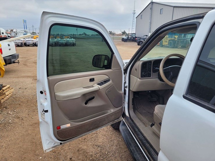 2003-chevrolet-tahoe-ls-image-9