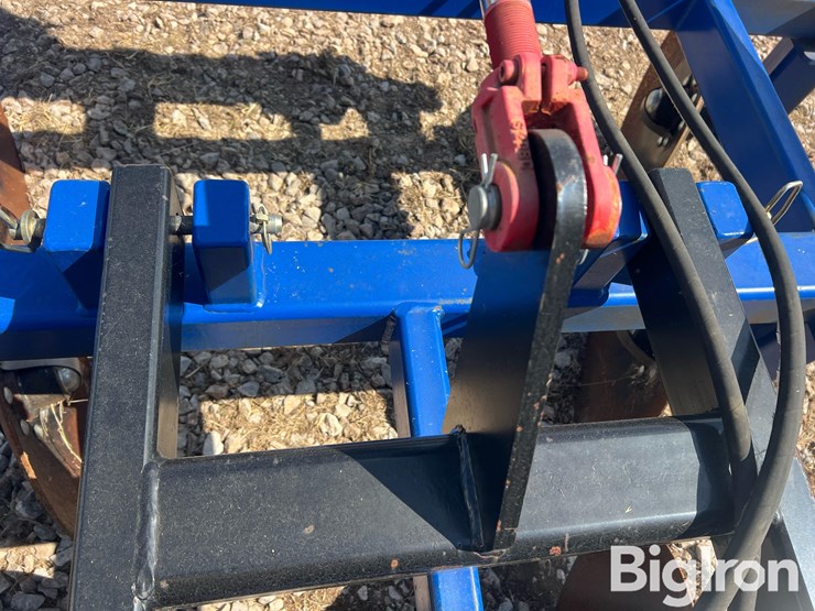 industrias-america-36r-track-closer-image-14