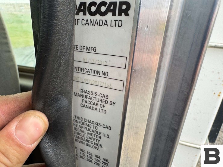 2013-peterbilt-348-image-61