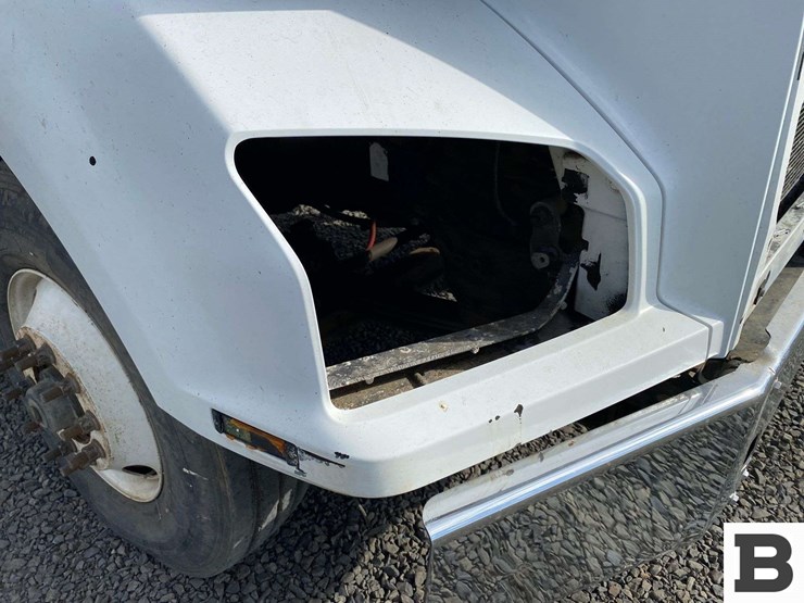 2017-kenworth-t880-image-35