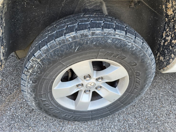 2020-ram-1500-classic-image-57