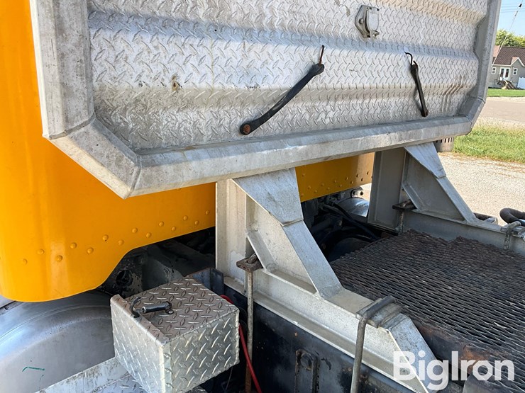 1992-peterbilt-357-image-14