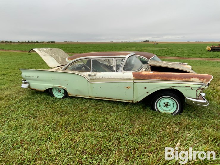 1957-ford-fairlane-500-classic-car-image-4