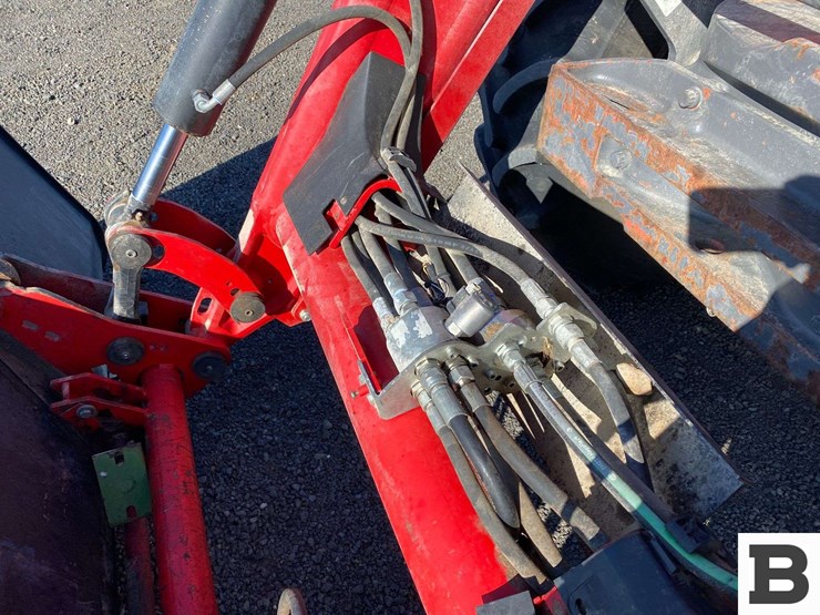 2012-massey-ferguson-5475-image-13