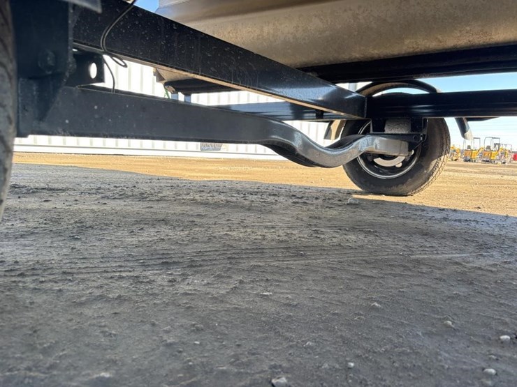 2011-unknown-trailer-image-49