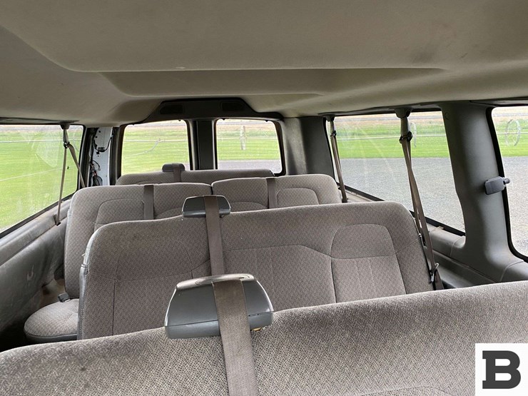 2017-chevrolet-express-3500-image-31