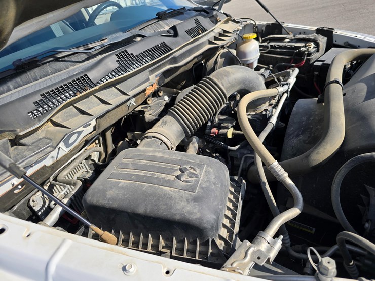 2020-ram-1500-classic-image-30