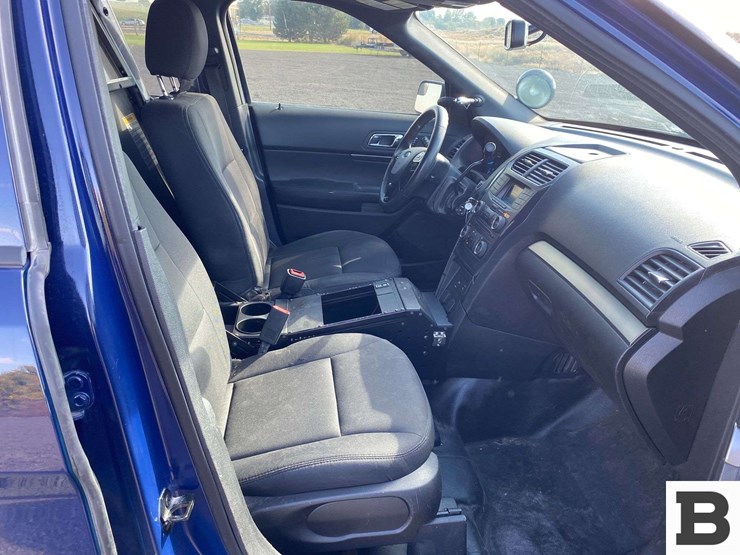 2017-ford-explorer-image-19