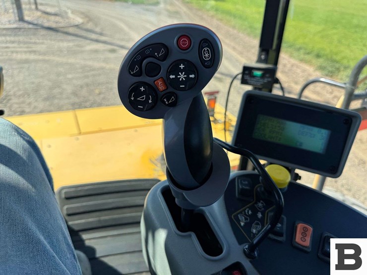 2015-new-holland-speedrower-260-image-72