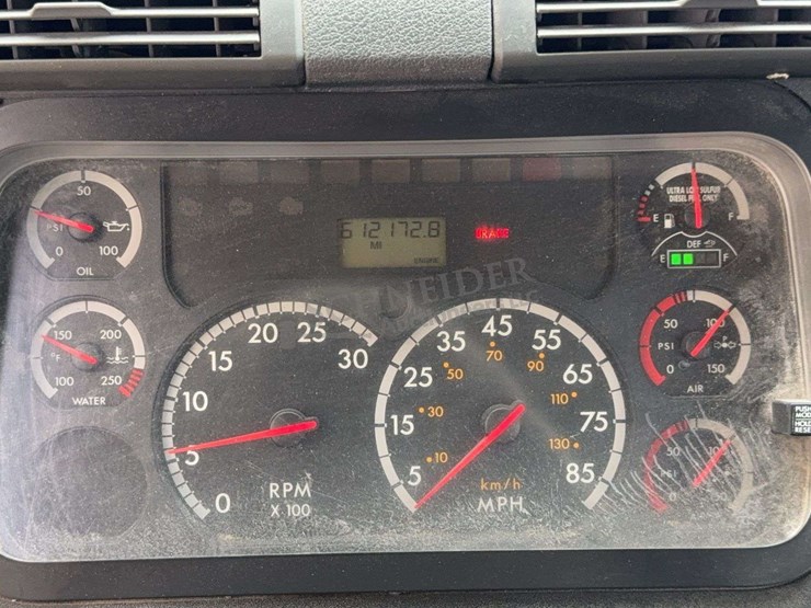 2012-freightliner-cascadia-113-image-79