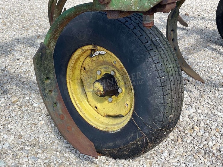 john-deere-10-image-13