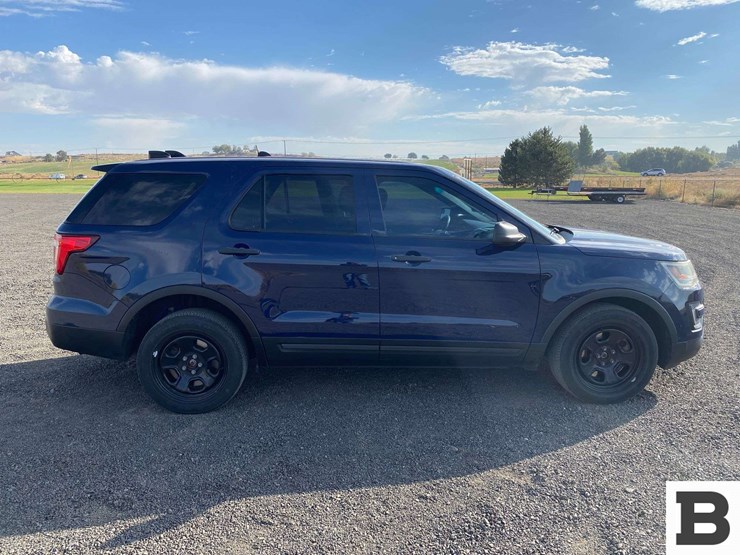 2016-ford-explorer-image-7