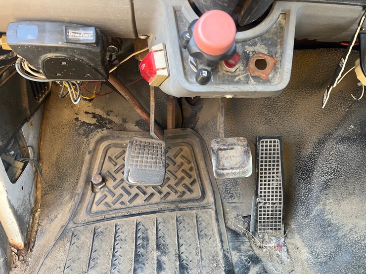 #107-•-1994-ford-33000-dump-truck-image-13