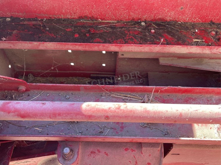 new-holland-565-image-33