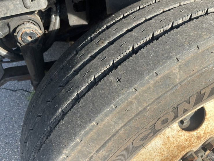 2011-international-7600-image-144