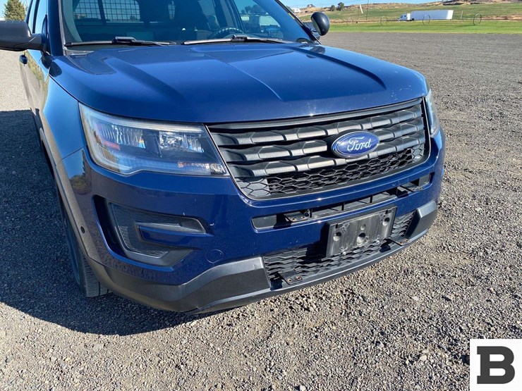 2017-ford-explorer-image-8