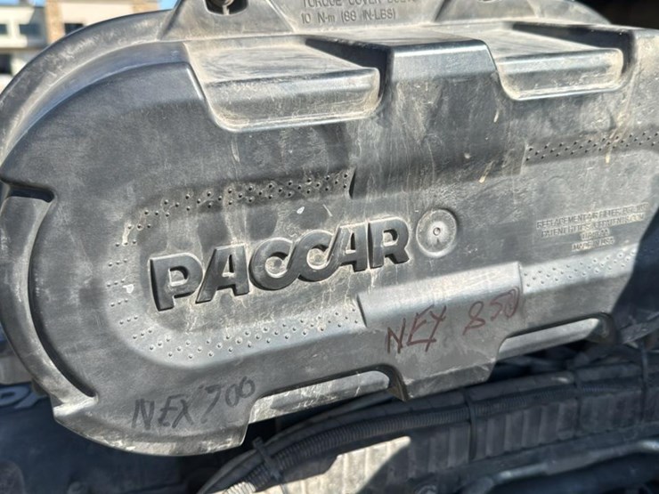 2023-peterbilt-579-image-42