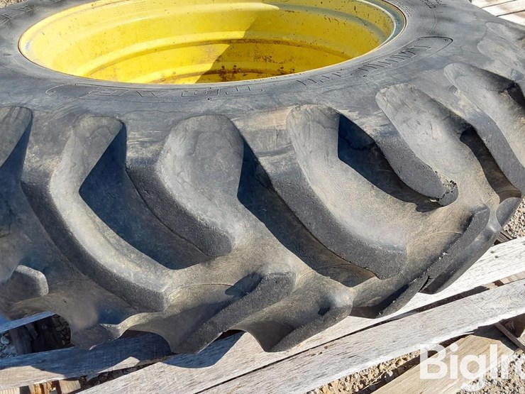 multi-trac-l/s-rear-tractor-16.9x34-bar-tire-on-john-deere-rim-image-11
