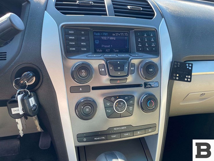 2013-ford-explorer-image-24