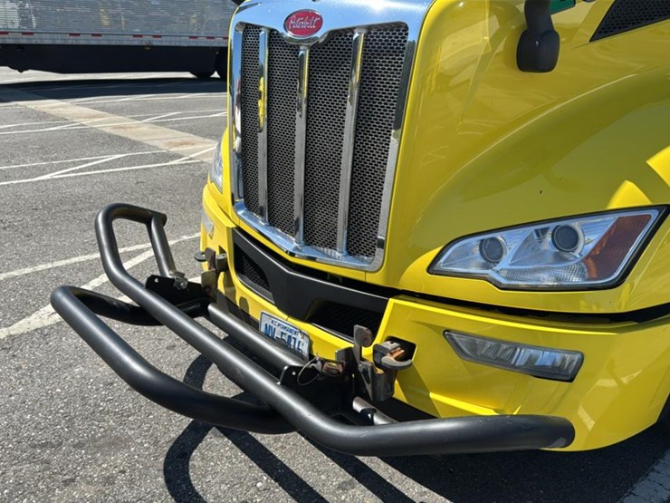 2023-peterbilt-579-image-17