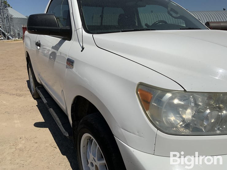 2013-toyota-tundra-sr5-image-13