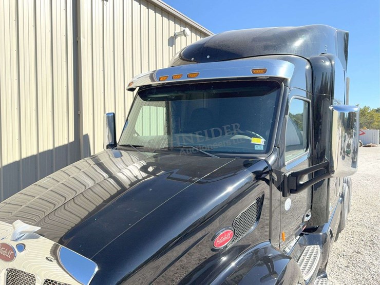 2017-peterbilt-579-image-110