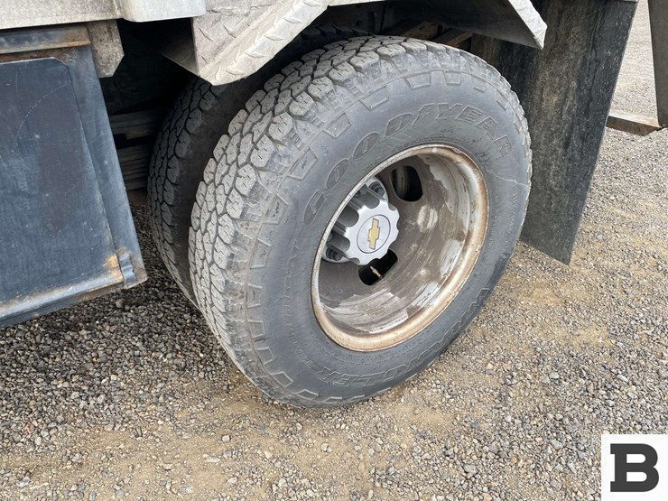 2004-chevrolet-silverado-3500-image-17